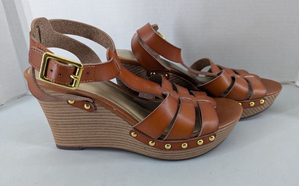 Chaps Brown Leather Ankle Buckle 4in Wedge Sandal w/ Gold Studs Size 8.5 -22508